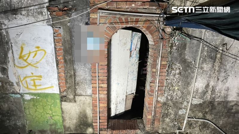 入內搜救，發現一名年約70歲的婦人，明顯死亡。（圖／翻攝畫面）