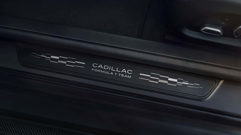 門檻上「Cadillac Formula 1」銘牌。（圖／翻攝Cadillac網站）