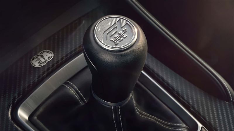 CT5-V Blackwing F1 Collection提供6速手排，沒有自排可選。（圖／翻攝Cadillac網站）