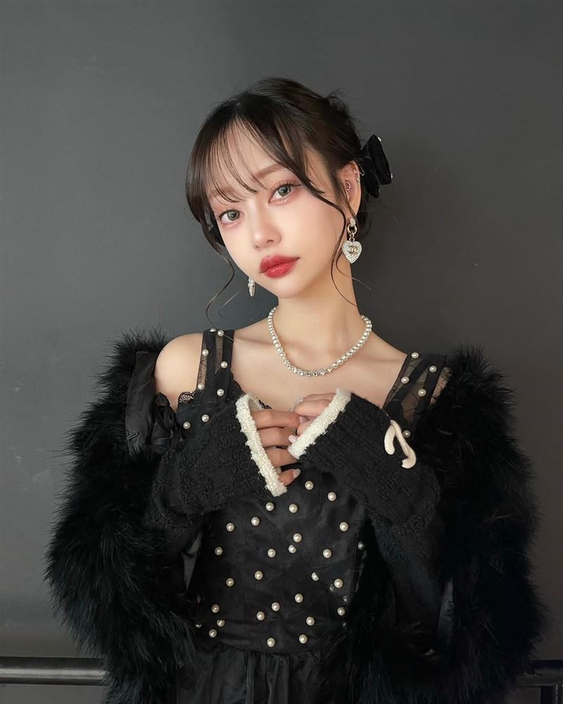 五十嵐淳子的女兒是知名模特兒中村里砂。（圖／翻攝自IG@risa_doll_）