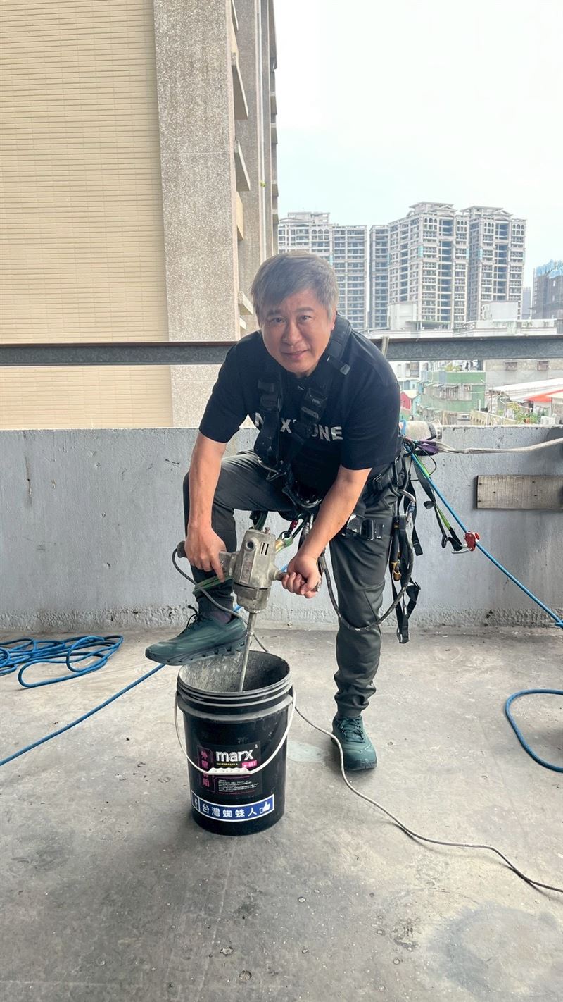 胡瓜挑戰超危險職業。（圖／《下面一位》提供）