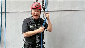 胡瓜化身蜘蛛人。（圖／《下面一位》提供）