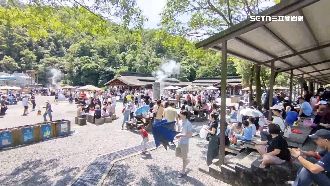 連假出遊卡關　清水地熱、五峰旗湧車潮