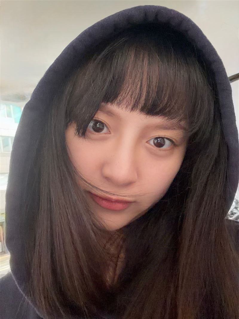 十元產後一個月分享近照，仍然像少女一般青澀。（圖／翻攝自臉書）