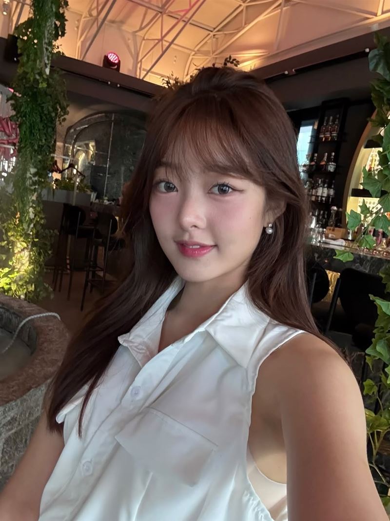 效經（Hyokey）以前是女團ARIAZ的主唱。（圖／翻攝自IG @hyokeyyy）