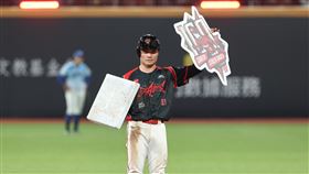 李凱威締造生涯百盜。（圖／味全龍提供）