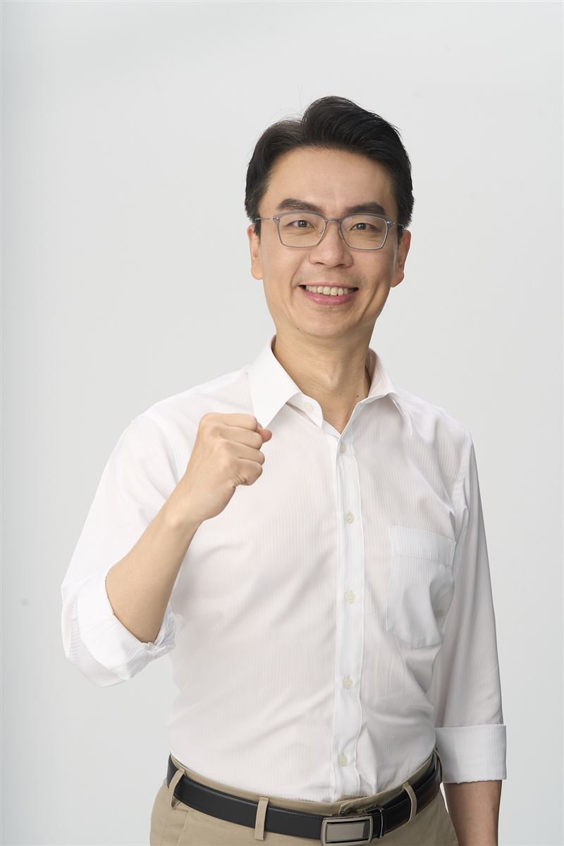 温世政是新北市世樺牙醫診所院長、新北市牙醫師公會理事長。今年代表民主進步黨參選南投縣縣長。（圖／温世政提供）