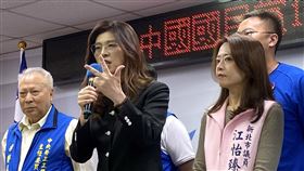 鄭麗文出席國民黨模範勞工表揚會（1）國民黨主席鄭麗文（左2）30日在新北市黨部出席模範勞工表揚大會致詞表示，副主席季麟連與立法院長韓國瑜為多年老同志不會被分化，季麟連對軍購案相關發言屬一時情緒，無須擴大解讀。中央社記者黃旭昇攝　115年4月30日