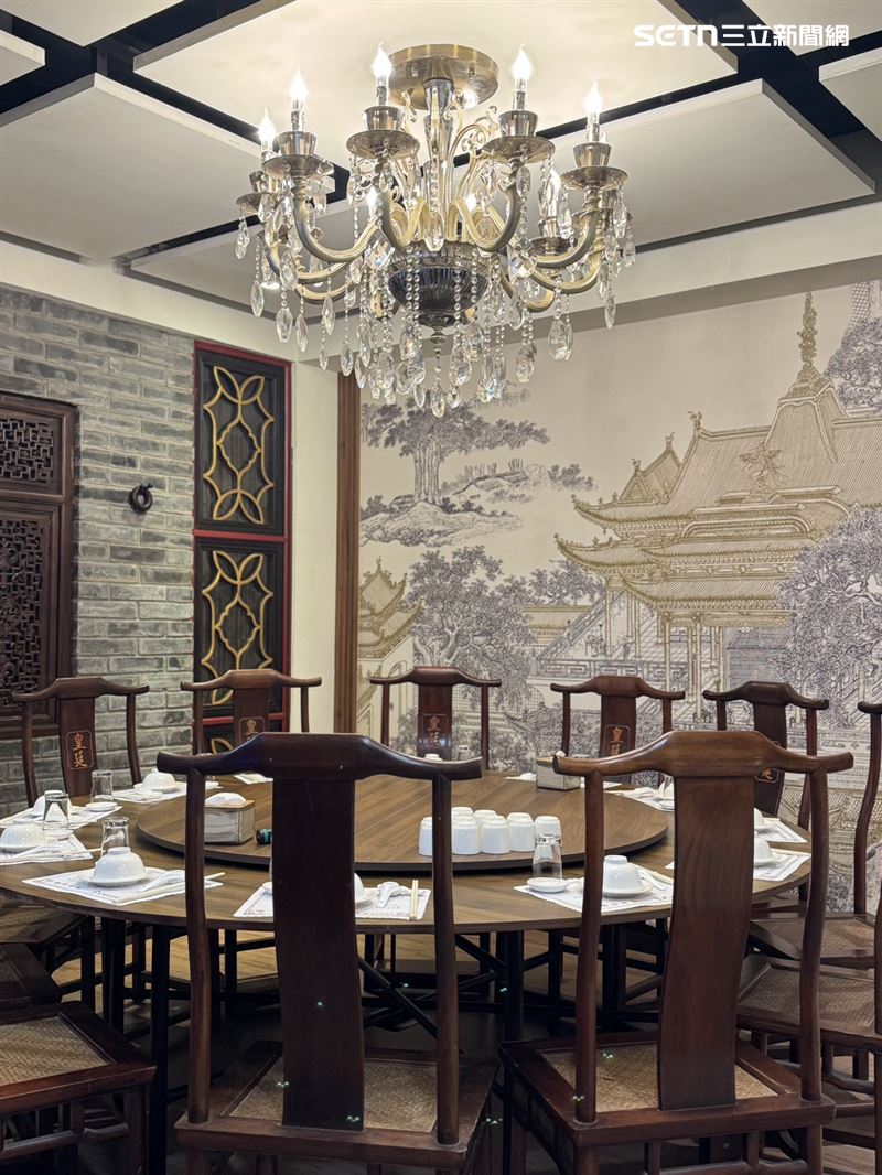 新店為單層空間，設有約180個座位與4間包廂，總坪數約140多坪。（圖／業者提供）