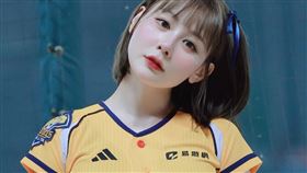 中信兄弟啦啦隊「Passion Sisters」成員畇二。（圖／翻攝自IG @yuner.31）