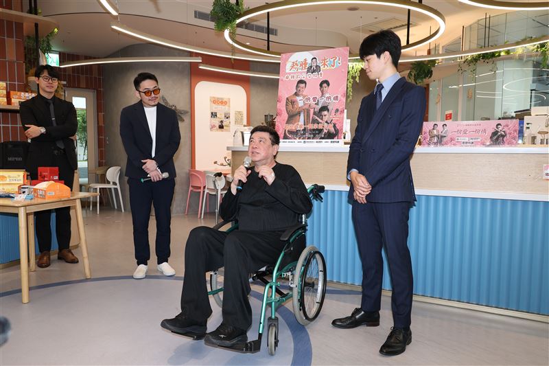 孫德榮（中）曝病況。（圖／記者鄭孟晃攝影）