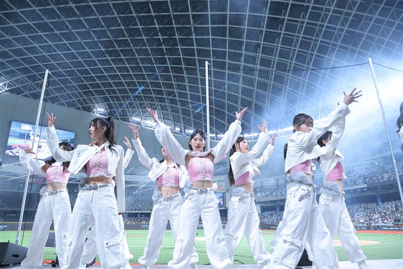 台鋼雄鷹「心動時刻」第二日 Wing Stars賽後表演。（圖／Wing Stars提供）