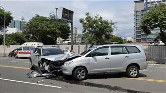 台中2車對撞事故！釀7人傷、孕婦女童送醫