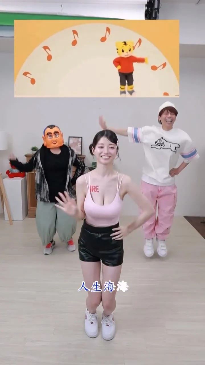 千年一遇女神瀨戶環奈震暈全網，不少網友表示「看3小時還沒完」，根本沒有發現蔡阿嘎的存在。（圖／翻攝自蔡阿嘎臉書）