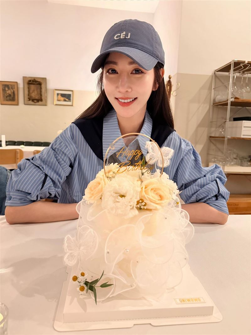 戲劇女神曾莞婷提早慶生！「炫耀文」大曬精緻蛋糕感性告白：人生美好值得分享。（圖／翻攝自曾莞婷臉書）
