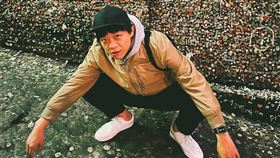 知名韓國網紅DenQ經常介紹韓國深度娛樂圈大小事，以及文化經濟相關內容。（圖／翻攝自IG @denqdenq）