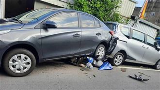 通霄7旬翁駕車「倒退嚕」　連撞多車釀1傷