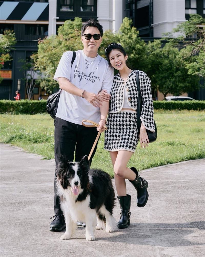 余祥銓與柔柔飼養愛犬Oreo。（圖／翻攝自余祥銓臉書）