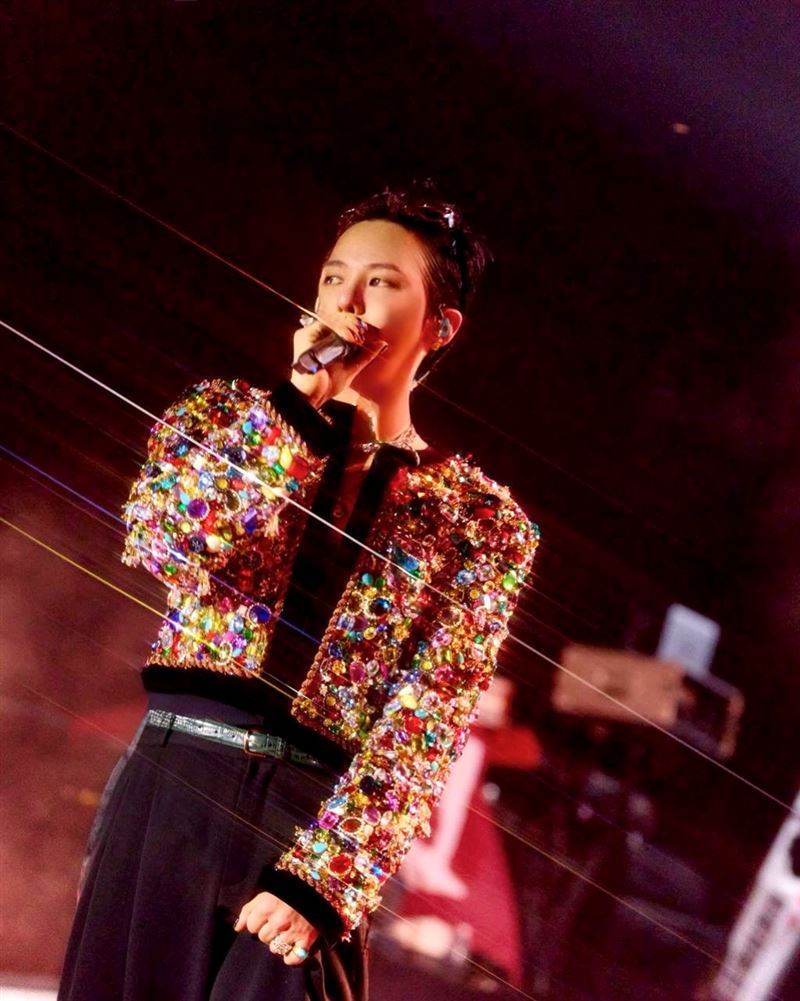 GD登澳門演唱會，表演服裝惹議。（圖／翻攝自GD IG）