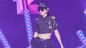 高雄超辣女警竟是謝金燕　全場暴動：抓我