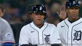 李灝宇敲出帶有打點安打，看台上出現中華民國國旗。（圖／翻攝自MLB官網）