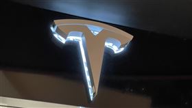 特斯拉因自動駕駛、無人計程車和人型機器人項目的成長前景，被外媒點名為年底市值有望達2兆美元的企業之一。（圖／翻攝自X平台 @OwenSparks）