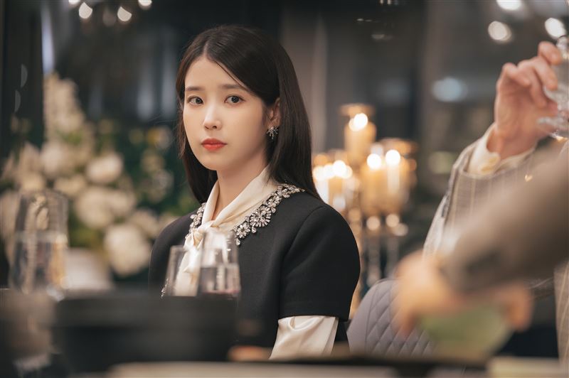IU、邊佑錫感情迅速增溫。（圖／Disney+提供）