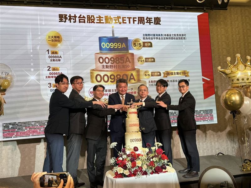 首檔主動ETF「00980A」滿周年，靠底牌全露引爆市場跟單效應，狂飆132%狠甩大盤！受惠AI大循環加持，台灣主動ETF一年猛吸5300億資金，投信乘勝追擊連發新兵，強勢顛覆被動霸權，引爆台股資金大遷徙。（圖／記者師瑞德攝影）