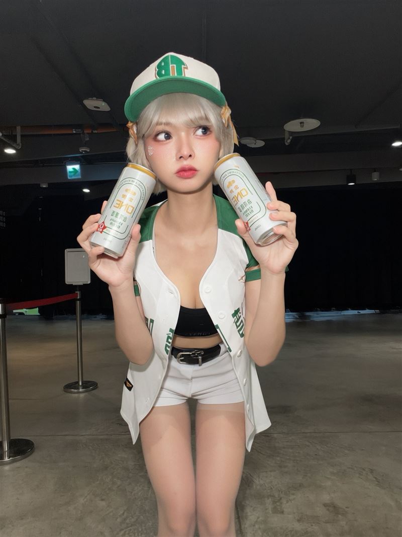 啤酒妹栗子慶幸當時服務的客人在第一排，否則若在更高處遭推，後果不堪設想。（圖／翻攝自栗子臉書）