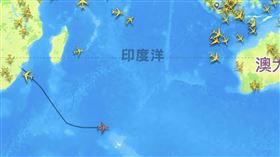 今日上午7時許，該班機已在婆羅洲上空，成為航班追蹤網站Flightradar24，全球追蹤度第4高航班。（圖／翻攝自王定宇臉書）