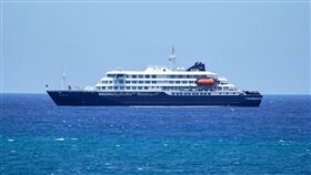 荷蘭泛海探險公司的「洪迪亞斯號」近日傳出3人疑似感染漢他病毒（hantavirus）病逝。（圖／美聯社／達志影像）