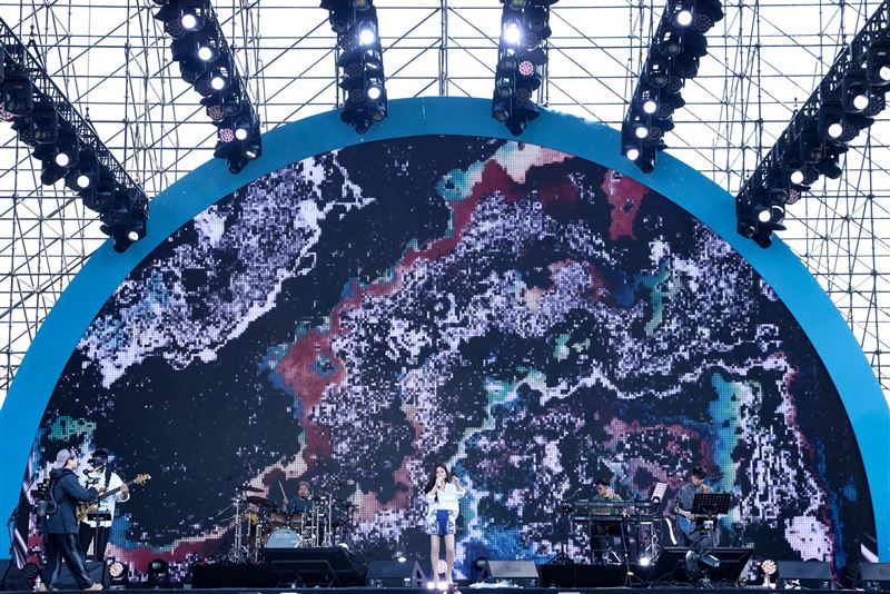 艾怡良宣布重返舞台舉辦演唱會。（圖／環球音樂提供）