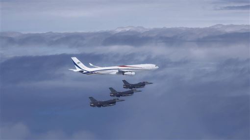 賴清德訪史瓦帝尼返台　F-16伴飛畫面曝