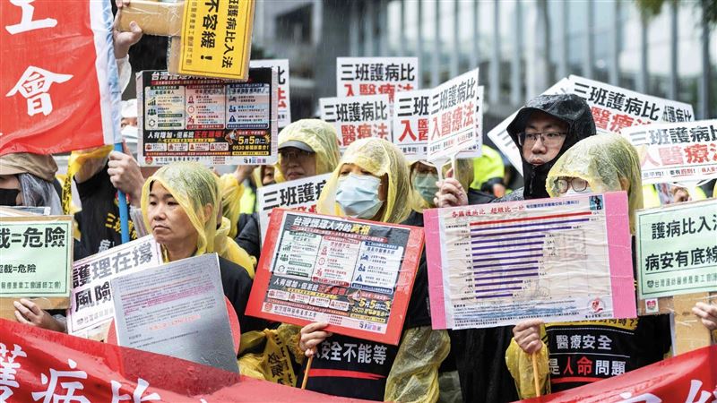 千人冒雨圍衛福部　訴求三班護病比入法