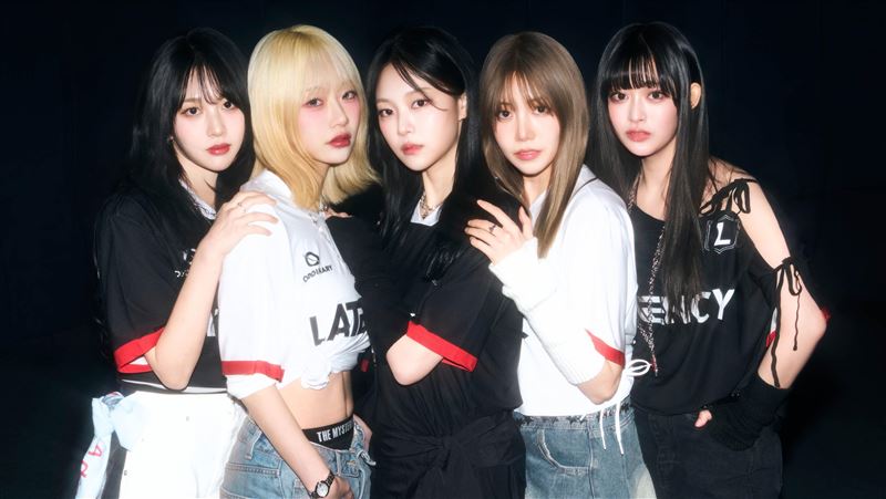 韓流新崛起的人氣女神樂團LATENCY由（左至右）熙淵HEEYEON、ZZONE、賢眞HYUNJIN、夏恩HAEUN與世美SEMI組成。（圖／歐妮娛樂、Oddinary提供）