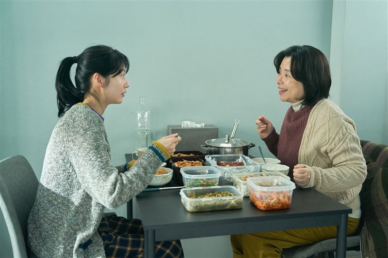 《你能吃到媽媽煮的飯的次數，還剩365次》孔昇延（左）、張慧珍主演。（圖／車庫娛樂提供）