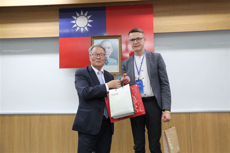 烏克蘭重建合作訪台團4日前往行政院工程會，拜會行政院政務委員兼公共工程委員會主委陳金德並進行會談。(圖/工程會提供)