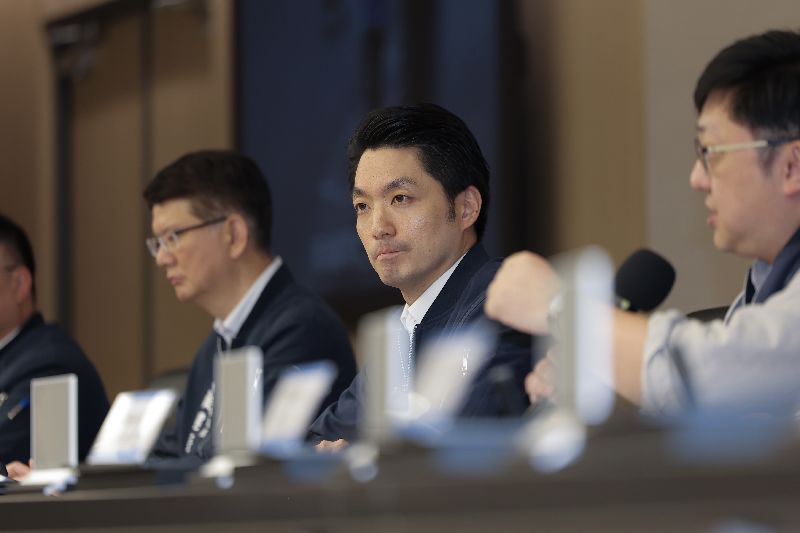 台北市政府5日下午舉行鼠害防治記者會，市長蔣萬安（右2）說明，12行政區將進行大清消，並推出「鼠類偵防師」，協助民眾住家滅鼠。（圖／中央社）