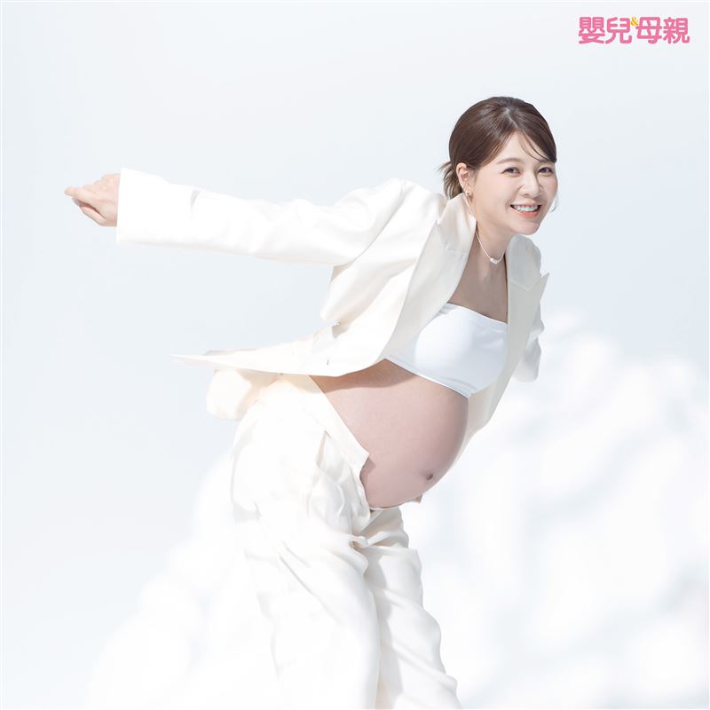 謝京穎透露張書偉已成女兒傻瓜。（圖／嬰兒與母親雜誌提供）