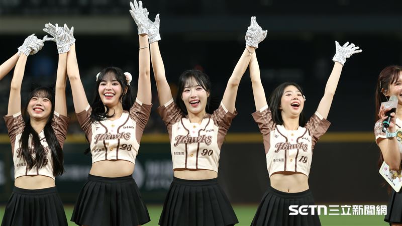 Wing Stars韓籍成員Mingo（右2）參與賽後MVP頒獎。（圖／記者劉彥池攝影）