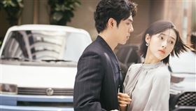 何曼希（右）激短髮亮相。（圖／七十六原子提供）
