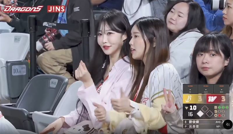鄭嘉睿被拍到現身台北大巨蛋，身旁是「韓國女生Judy」。（圖／翻攝自Dragons味全龍官方頻道）