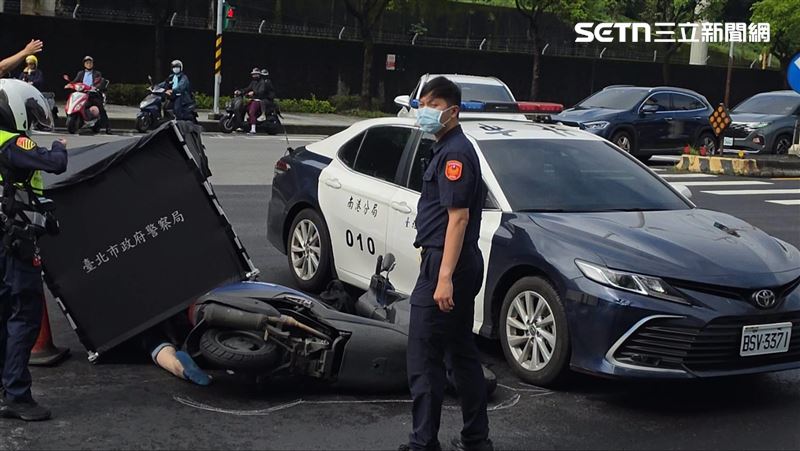 台北市忠孝東路七段發生聯結車撞機車事故，造成男騎士當場身亡。（圖／翻攝畫面）