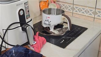 屋子差點燒了！「喵星人」誤觸1按鍵釀災