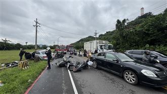開賓士毒駕撞8車釀6傷　駕駛還辯稱撿手機