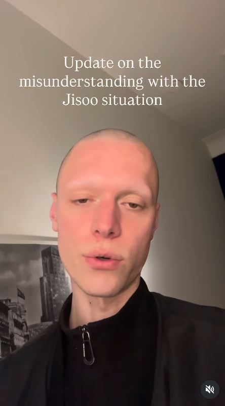 比利時的設計師公開指控，借給Jisoo拍攝用的服裝「整整6個月未歸還」。（圖／翻攝自IG @judassime）