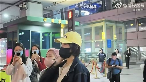 錄浪姐7人氣飆！曾沛慈凌晨抵機場被圍堵