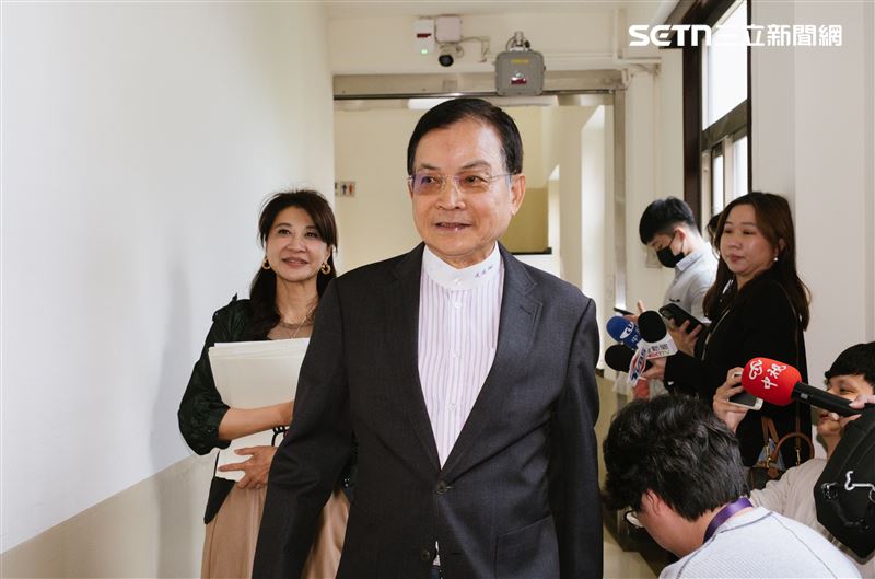賴士葆表示，藍白若在「3800加N」、「N」等於4200億的基礎上推動，明天應該有機會表決。（圖／記者楊士誼攝影）