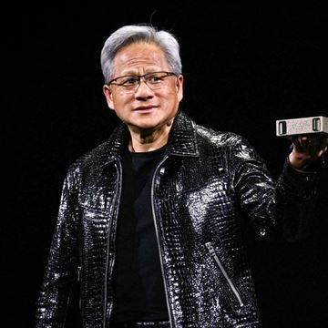 輝達執行長黃仁勳表示，預計下半年「Vera Rubin」平台啟動量產。外媒形容該平台搭配「最快晶片」，強大效能或引爆AI產業界的成本革命。（圖／翻攝自X平台 @japahttv）
