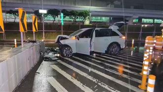 機場,夫妻,自撞,桃園,租賃車（圖／翻攝畫面）